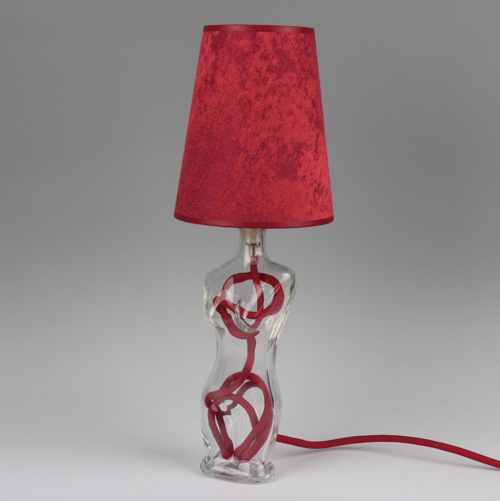 Flaschen-Lampe selber bauen mit Lampenschirm rot
