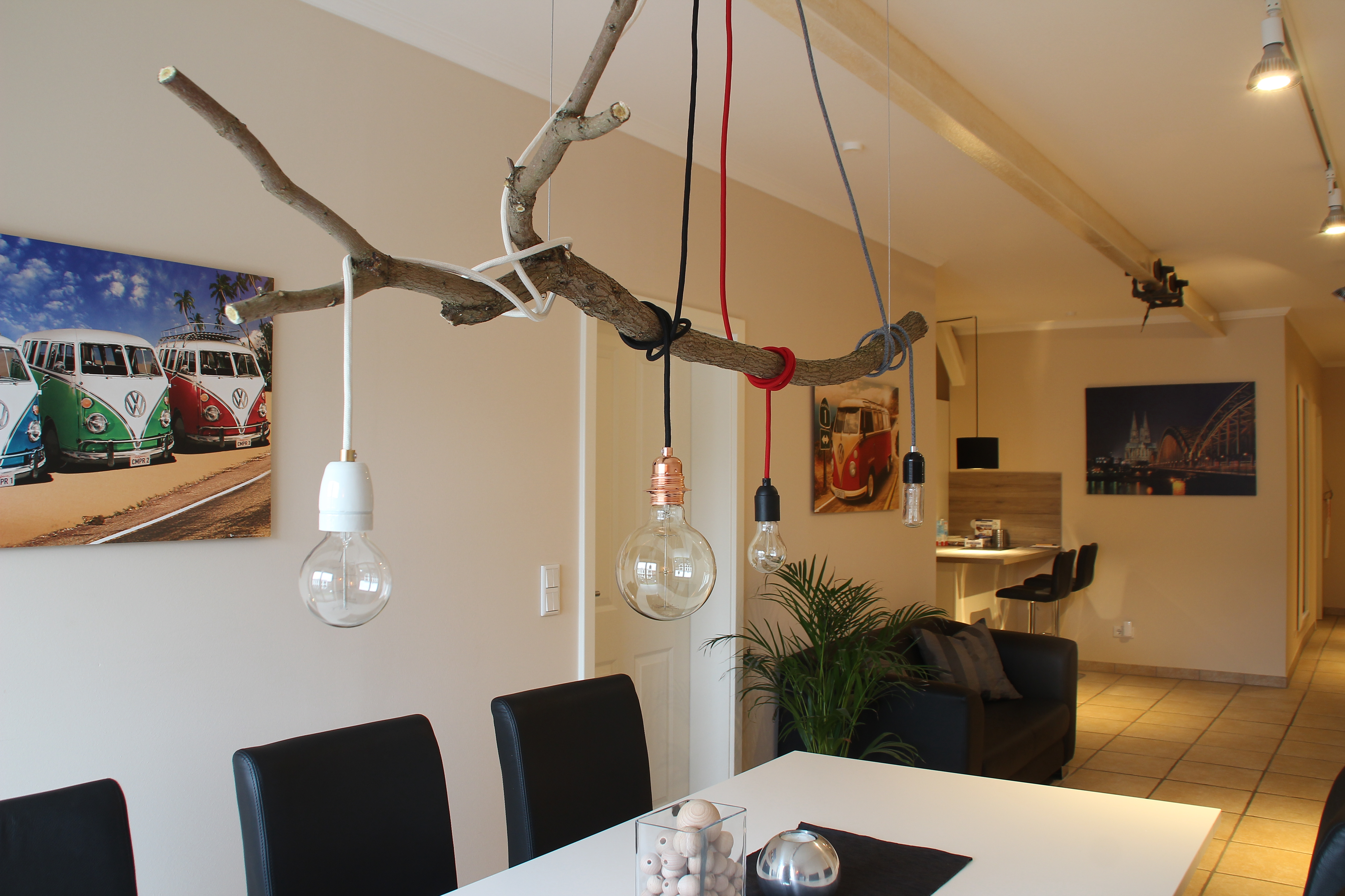 Astlampe im Esszimmer